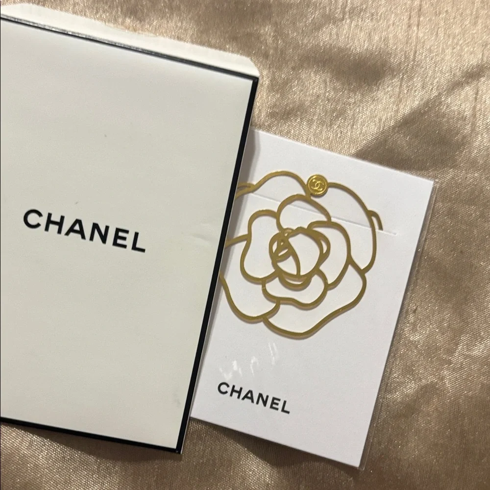 Chanel 17 Piece Assorted Beauty Collection with String Lights USB NWT GWP - Picture 14 of 16